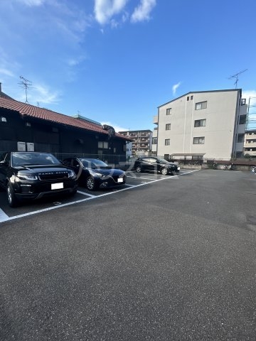 28/30 駐車場