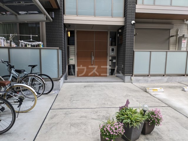 28/30 エントランス