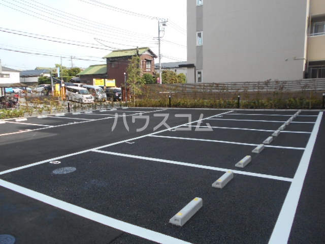 28/30 駐車場