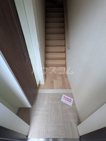 16/30 玄関