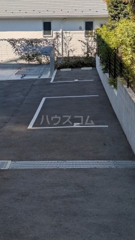 21/28 駐車場