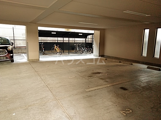 23/30 駐車場