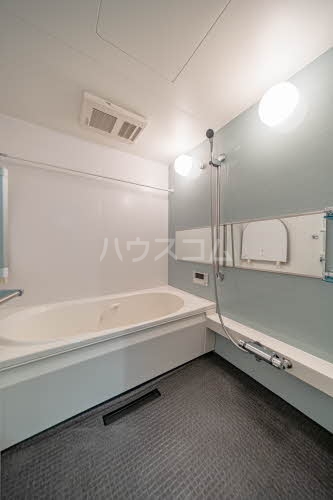 13/20 浴室