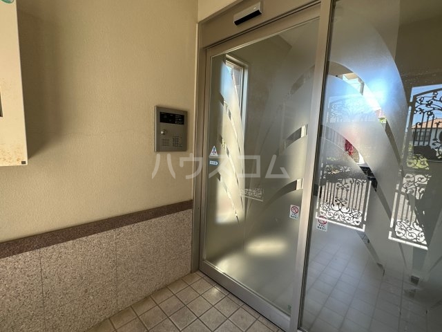 25/29 エントランス
