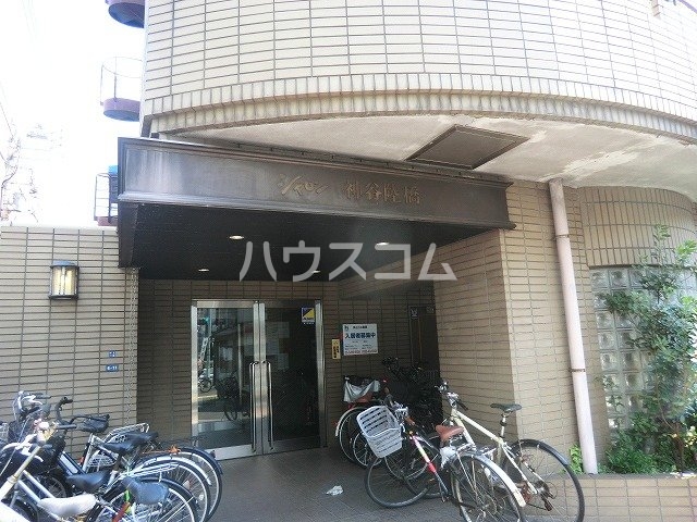 25/30 エントランス