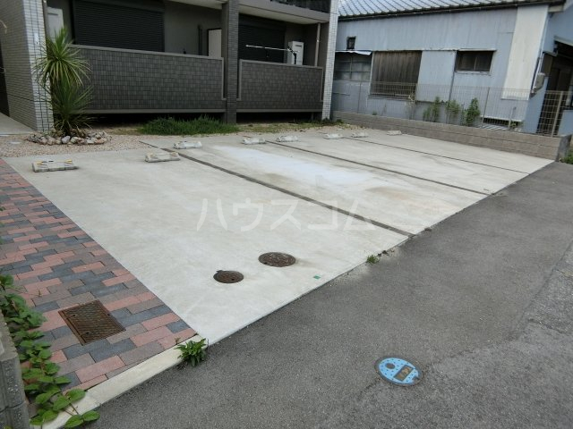 18/21 駐車場