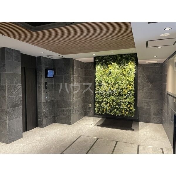 21/30 エントランス