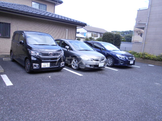 27/30 駐車場