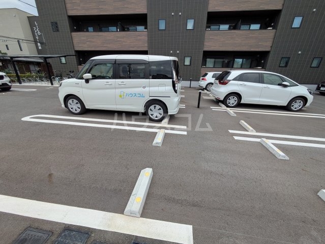 2/5 駐車場