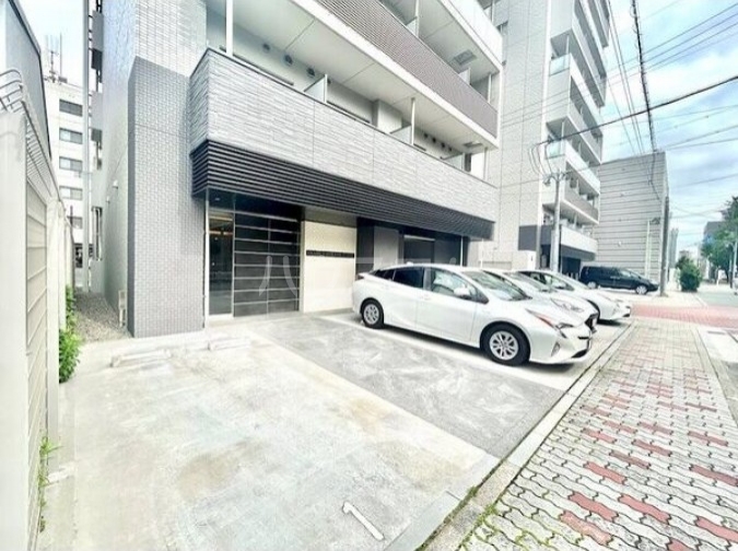 18/23 駐車場