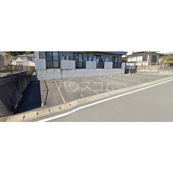 2/3 駐車場