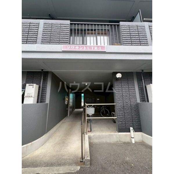 15/23 エントランス