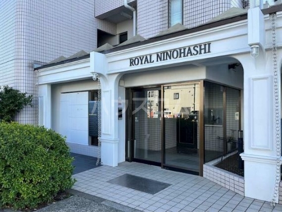 21/30 エントランス