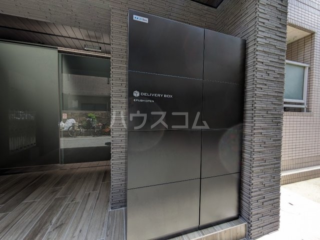 27/30 エントランス