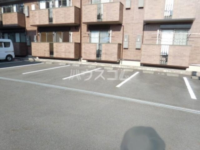 16/16 駐車場