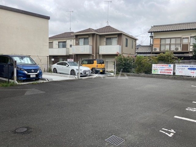 18/27 駐車場