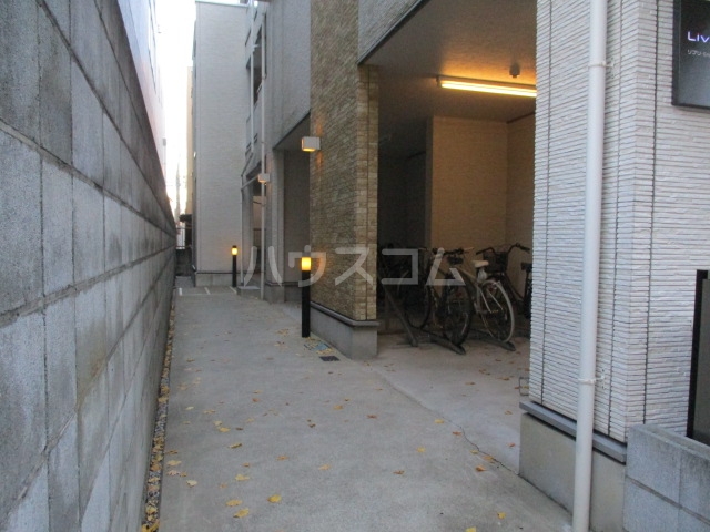 21/22 エントランス