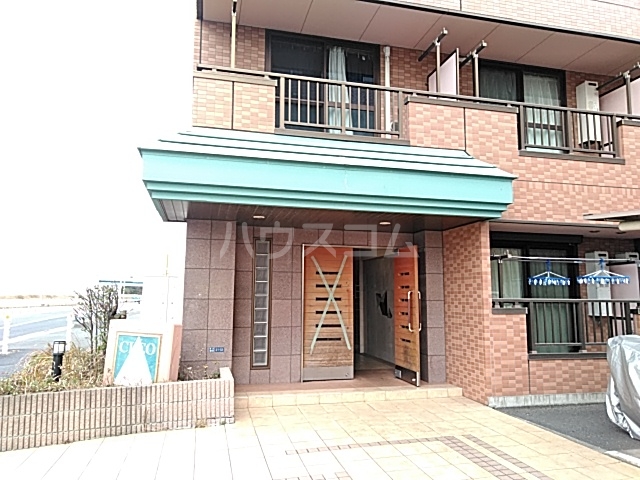 17/27 エントランス