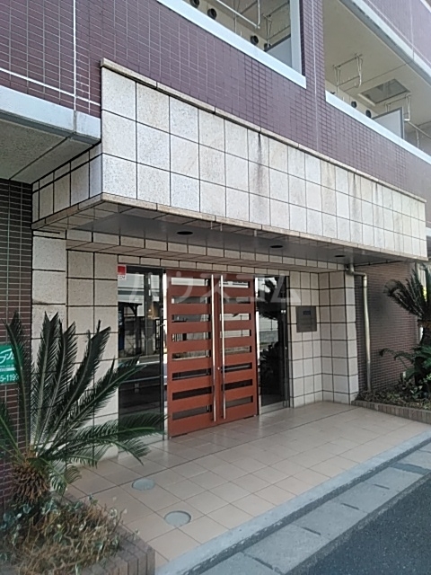 18/28 エントランス