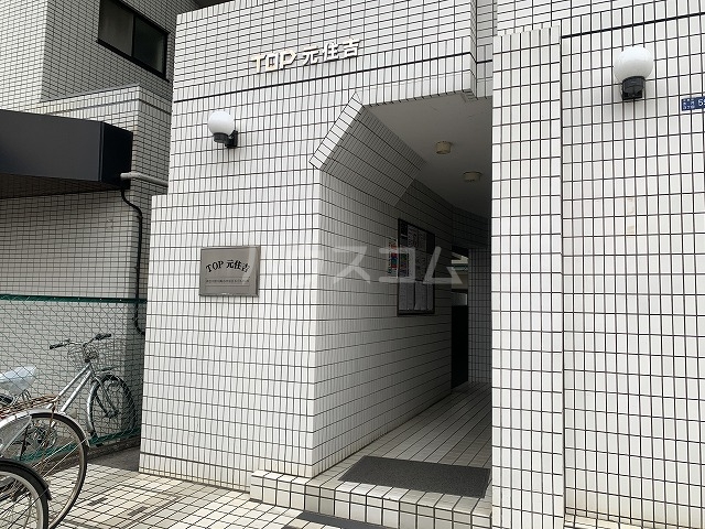 21/30 エントランス