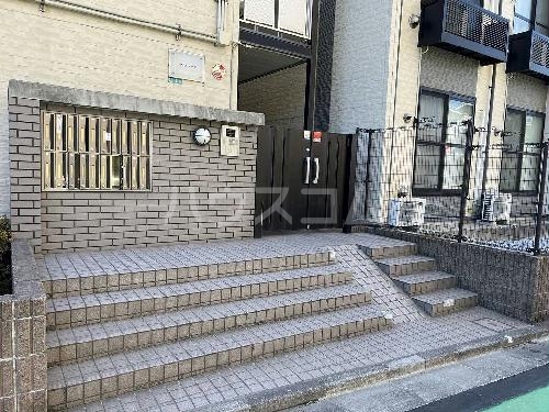 13/23 エントランス