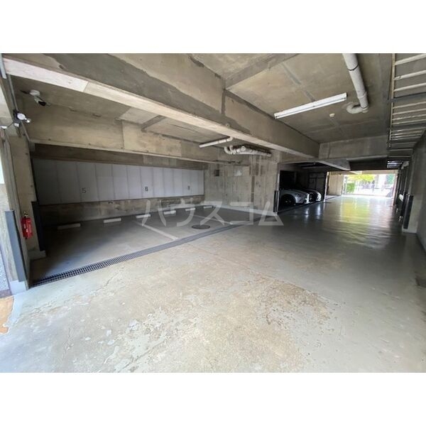 21/28 駐車場