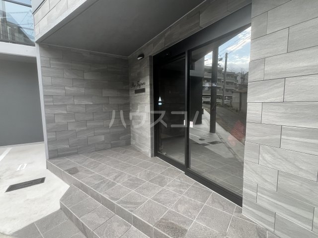 21/30 エントランス