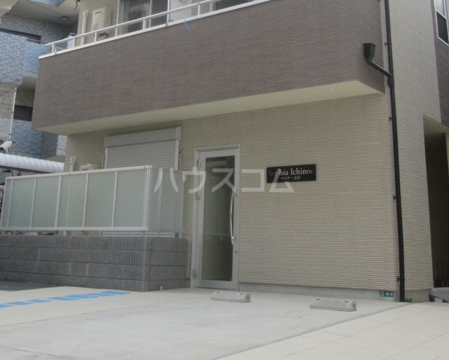 23/30 エントランス