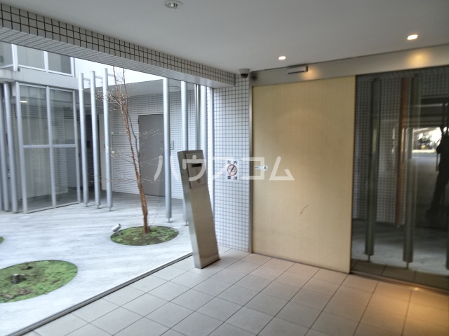 18/28 エントランス