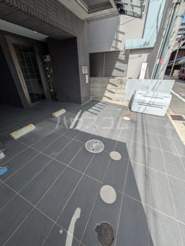 23/30 エントランス