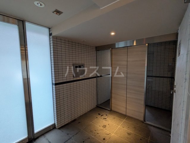 26/30 エントランス