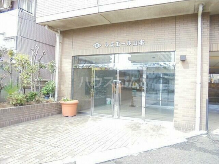 2/4 エントランス