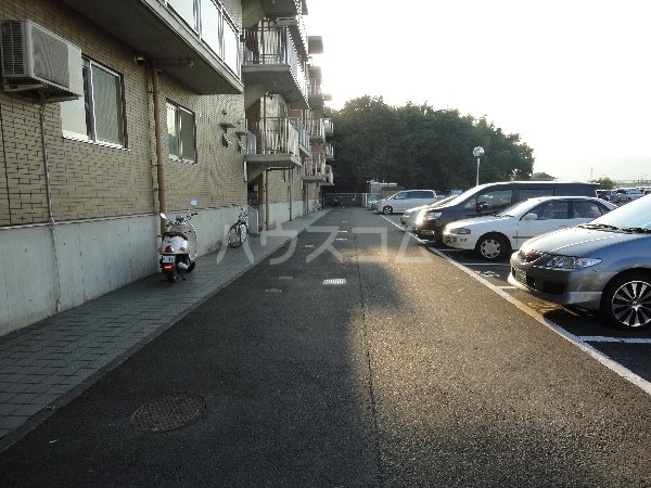 23/30 駐車場