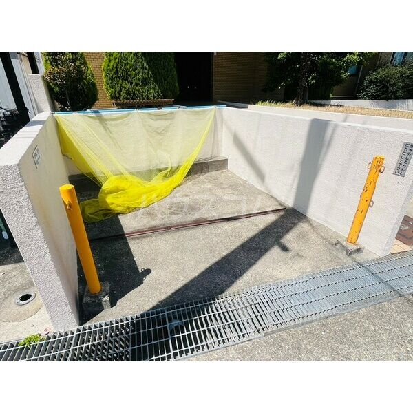 16/25 駐車場