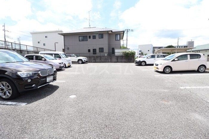 23/25 駐車場