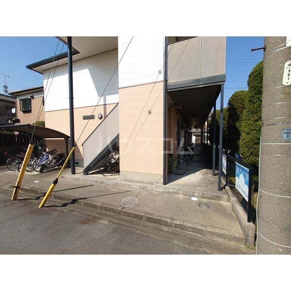 18/25 エントランス