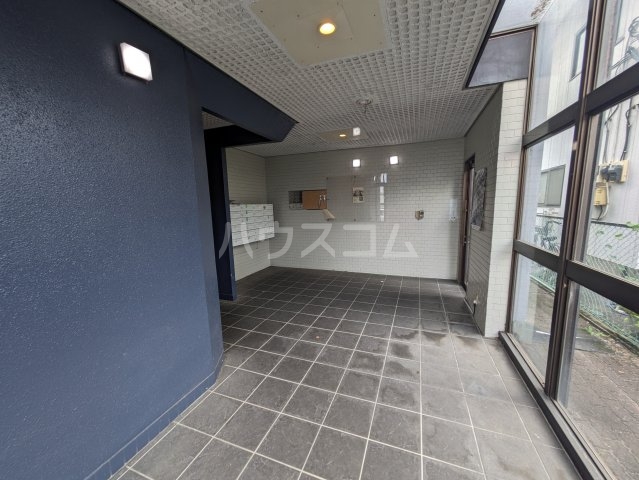 20/30 エントランス