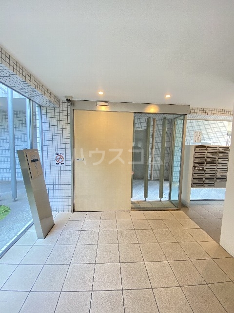 24/30 エントランス