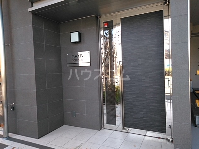 16/23 エントランス