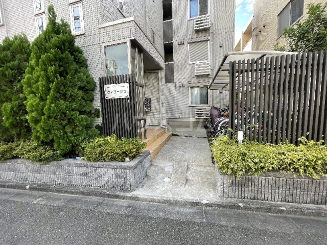 21/23 エントランス