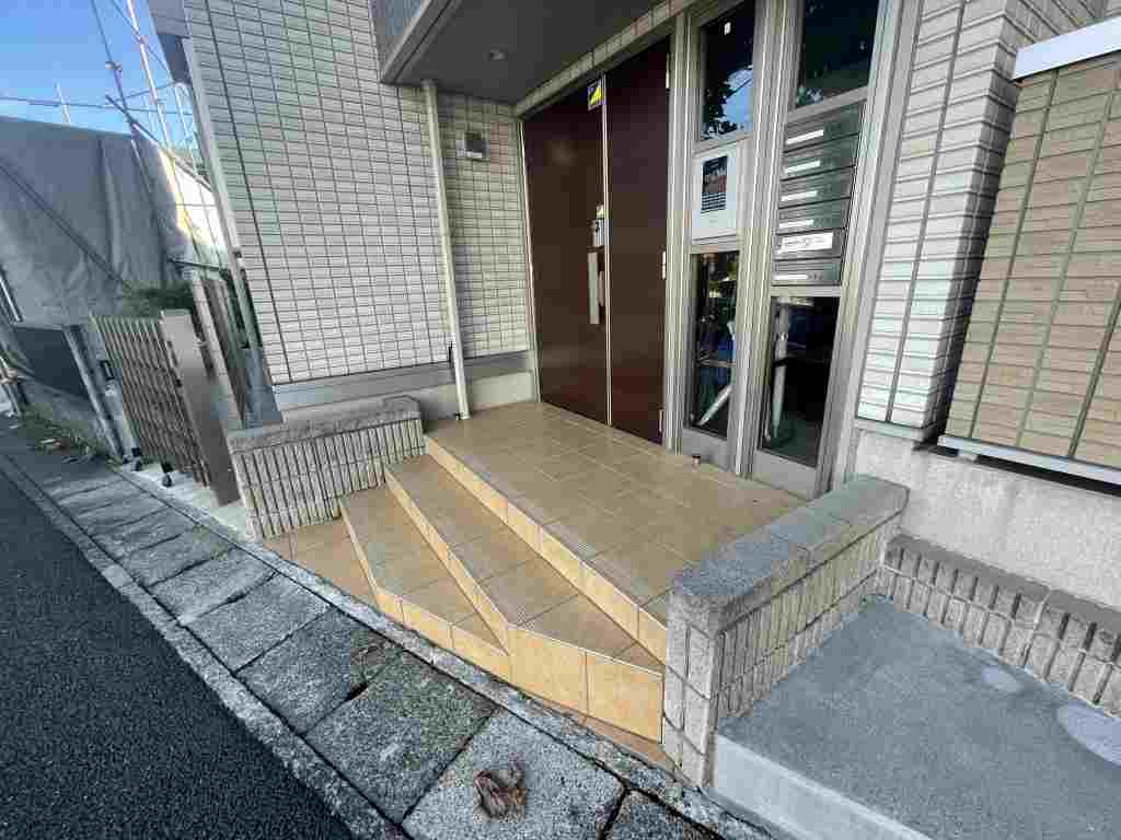 21/26 エントランス