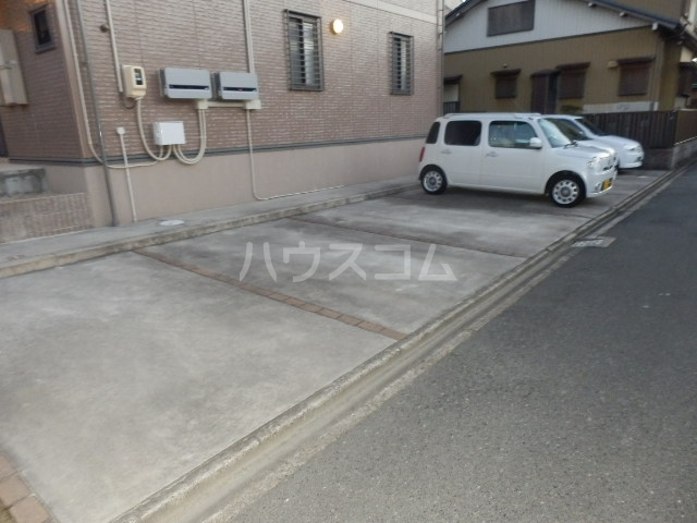 21/28 駐車場
