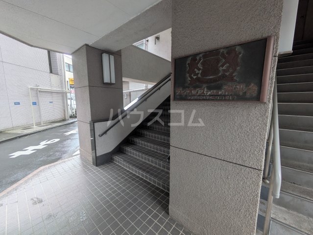 22/26 エントランス