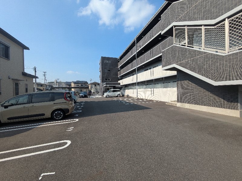16/23 駐車場