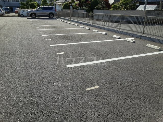 18/28 駐車場