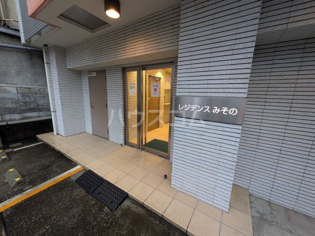 21/25 エントランス