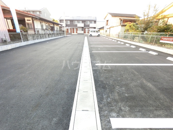 18/23 駐車場