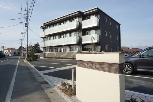 13/18 エントランス