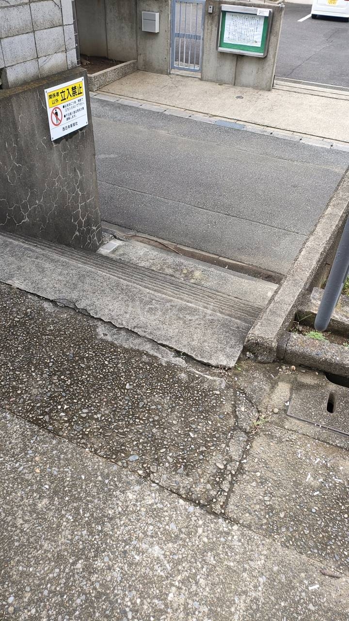 27/30 駐車場