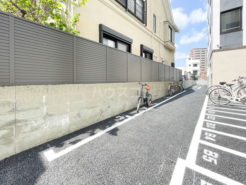 13/16 駐車場